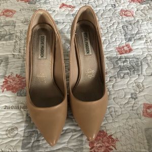 STEVE MADDEN Nude Pointed Heels!